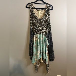 Animal + Flowers +Plaid Tunic | L/XL | The Morgan Factory